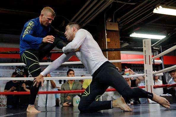 Imagens do treino aberto do UFC em Chicago - TJ Dillashaw
