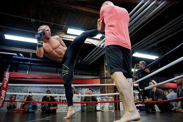 Imagens do treino aberto do UFC em Chicago - TJ Dillashaw