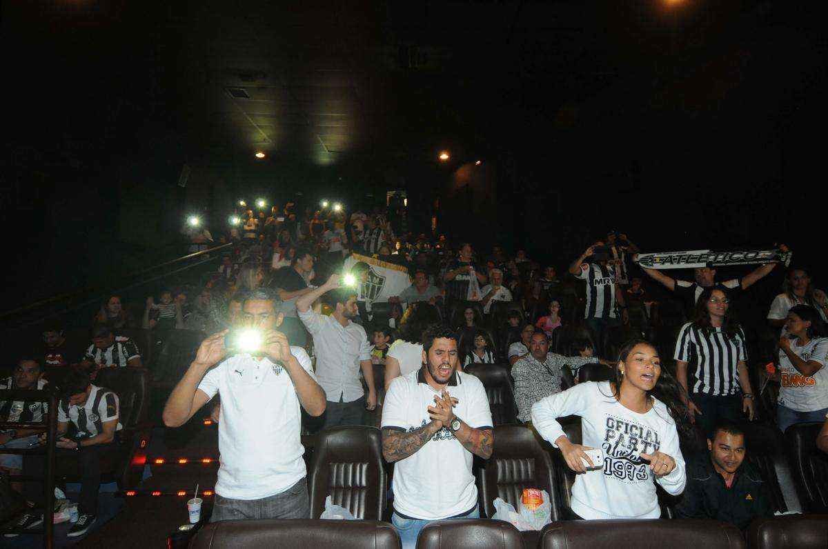 Fotos: torcedores participam do lanamento do documentrio 'O dia do Galo'