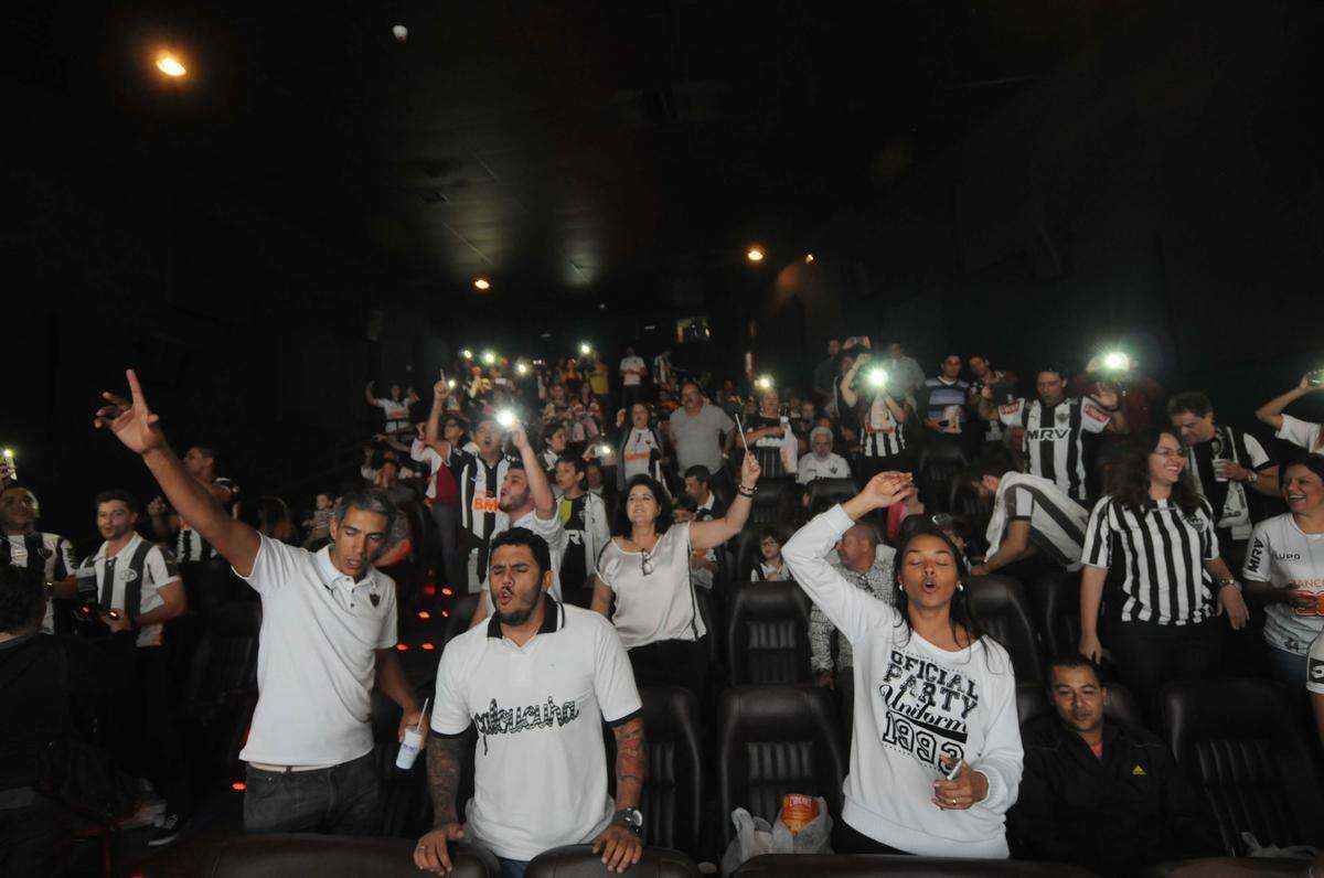Fotos: torcedores participam do lanamento do documentrio 'O dia do Galo'