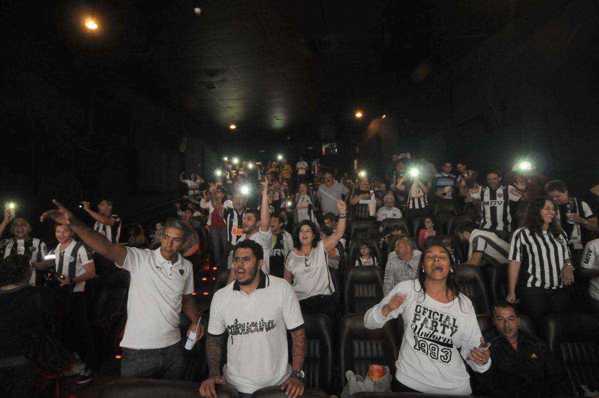 Fotos: torcedores participam do lanamento do documentrio 'O dia do Galo'