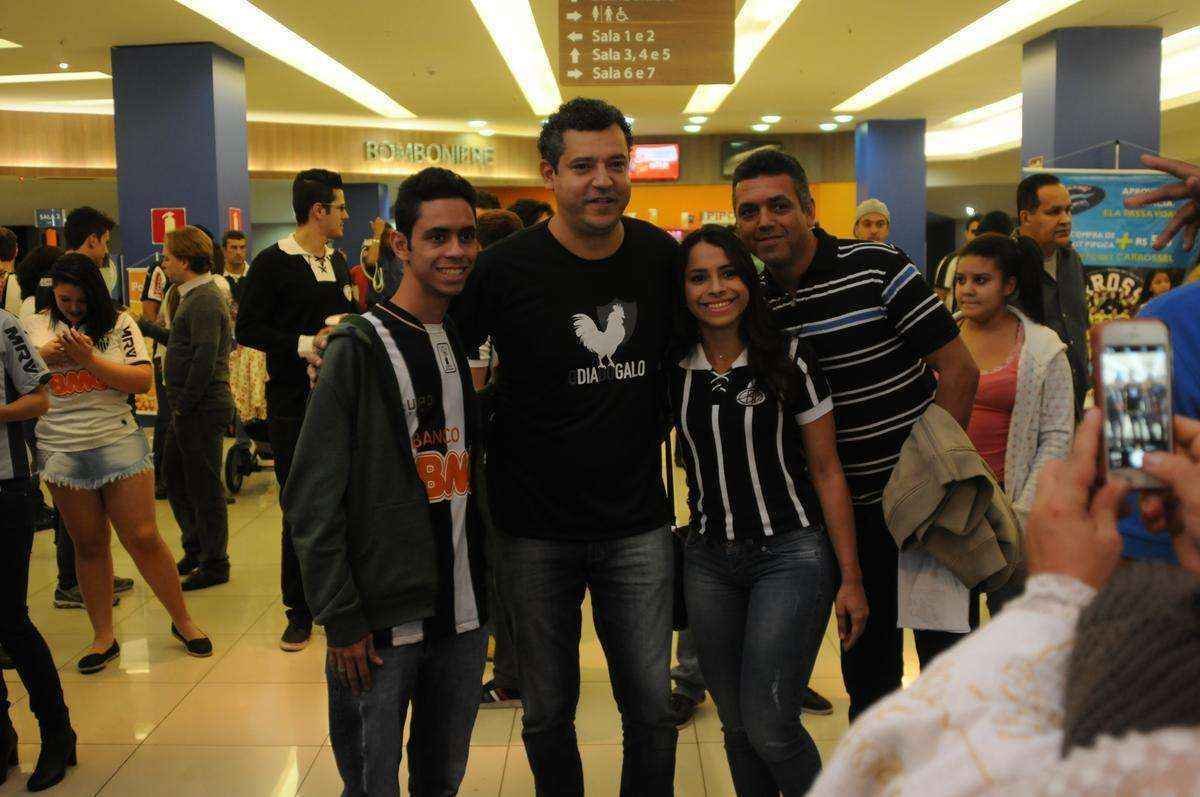 Fotos: torcedores participam do lanamento do documentrio 'O dia do Galo'