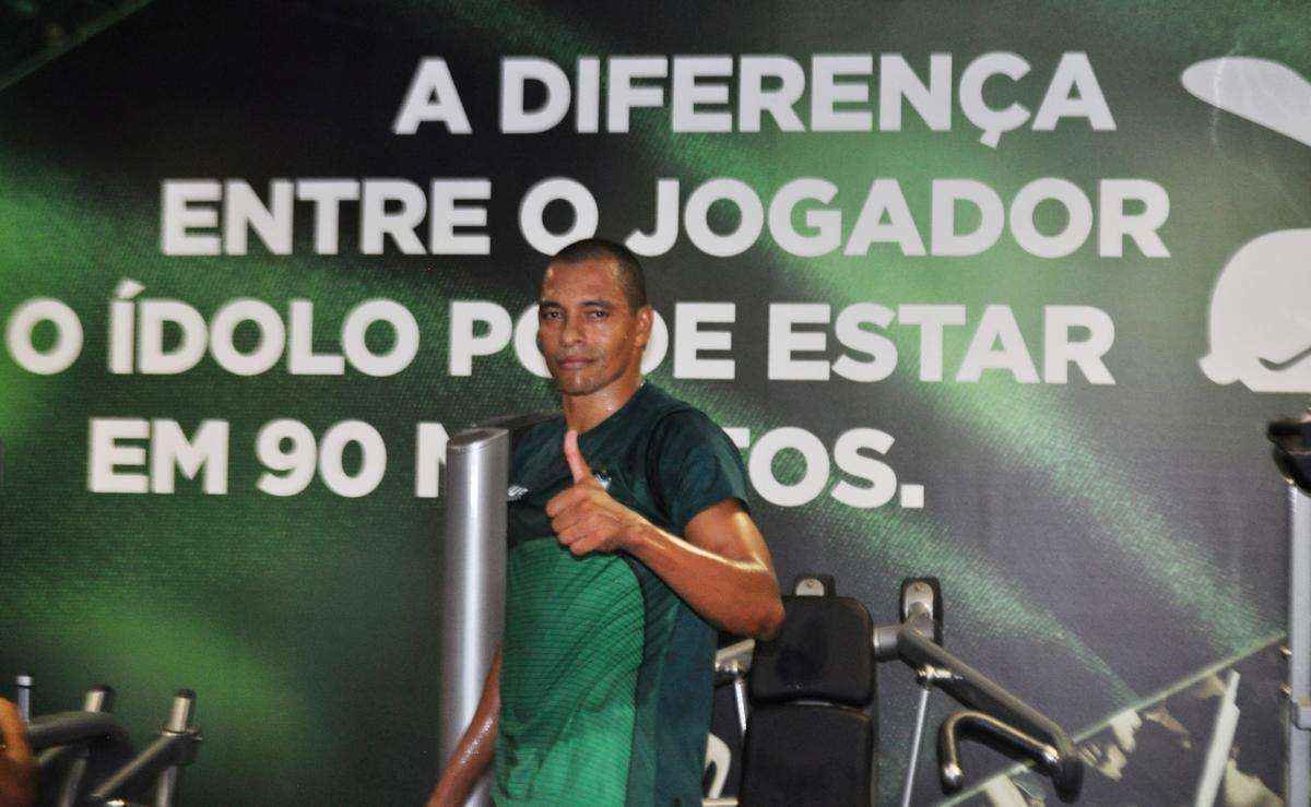 Gilberto Silva est sem clube. Acionou o Atltico na Justia alegando recuperao mdica mal sucedida.