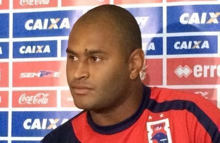 Em janeiro de 2015, o atacante Paulo Henrique assinou contrato com o Paran Clube.