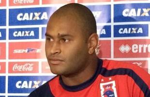 Em janeiro de 2015, o atacante Paulo Henrique assinou contrato com o Paran Clube.