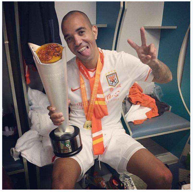 Diego Tardelli deixou o Atltico no comeo deste ano. Uma proposta milionria do futebol chins fez o atacante trocar o Galo pelo Shandong Luneng.