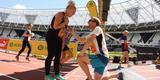 O ingls Matt Simpson pede em casamento a namorada Katie Perry, na linha de chegada da pista de atletismo do Estdio Olmpico de Londres