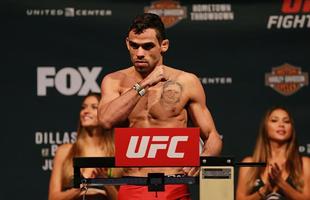 Imagens da pesagem e encaradas do UFC em Chicago - Renan Baro