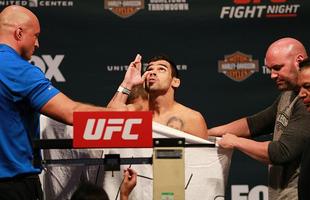 Imagens da pesagem e encaradas do UFC em Chicago - Renan Baro