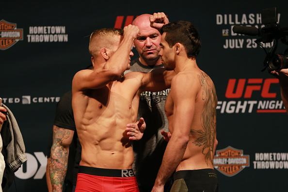 Imagens da pesagem e encaradas do UFC em Chicago - TJ Dillashaw e Renan Baro