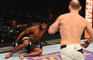 Fotos das lutas e bastidores do UFC em Chicago - Zak Cummings (bermuda branca) derrotou Dominique Steel por nocaute tcnico