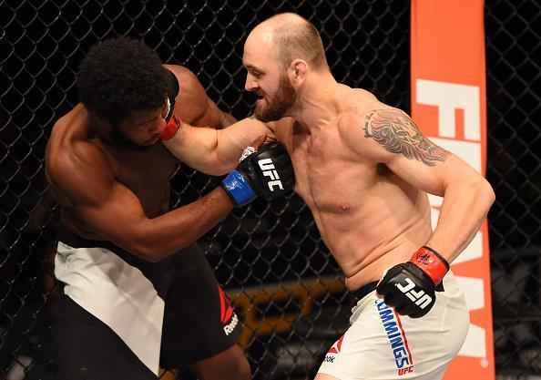 Fotos das lutas e bastidores do UFC em Chicago - Zak Cummings (bermuda branca) derrotou Dominique Steel por nocaute tcnico