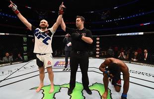 Fotos das lutas e bastidores do UFC em Chicago - Zak Cummings (bermuda branca) derrotou Dominique Steel por nocaute tcnico