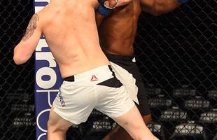 Fotos das lutas e bastidores do UFC em Chicago - Zak Cummings (bermuda branca) derrotou Dominique Steel por nocaute tcnico