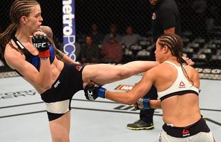 Fotos das lutas e bastidores do UFC em Chicago - Elizabeth Phillips (roupa branca) derrotou Jessamyn Duke por deciso unnime