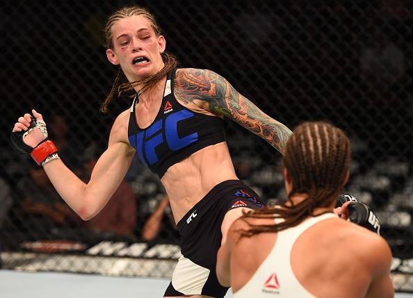 Fotos das lutas e bastidores do UFC em Chicago - Elizabeth Phillips (roupa branca) derrotou Jessamyn Duke por deciso unnime