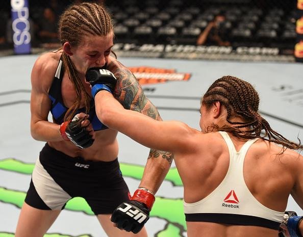 Fotos das lutas e bastidores do UFC em Chicago - Elizabeth Phillips (roupa branca) derrotou Jessamyn Duke por deciso unnime