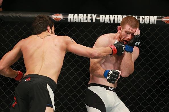 Fotos das lutas e bastidores do UFC em Chicago - Andrew Holbrook (bermuda branca) derrotou Ramsey Nijem por deciso dividida