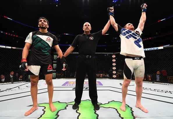 Fotos das lutas e bastidores do UFC em Chicago - Andrew Holbrook (bermuda branca) derrotou Ramsey Nijem por deciso dividida