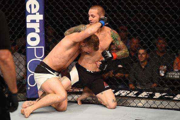 Fotos das lutas e bastidores do UFC em Chicago - Bryan Caraway (bermuda branca) vence Eddie Wineland por deciso unnime 