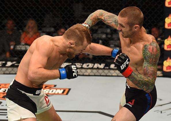 Fotos das lutas e bastidores do UFC em Chicago - Bryan Caraway (bermuda branca) vence Eddie Wineland por deciso unnime 