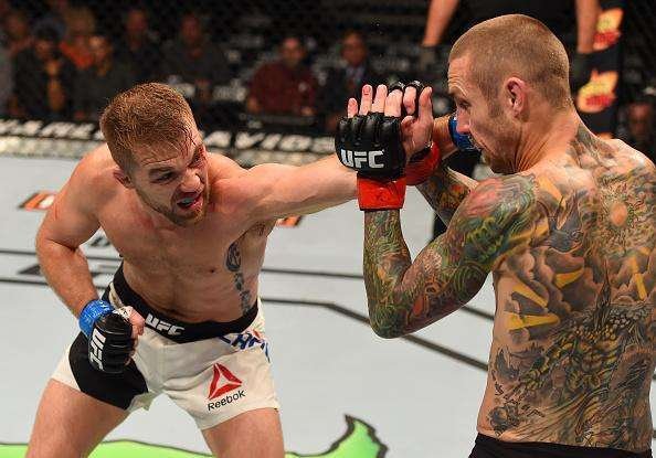 Fotos das lutas e bastidores do UFC em Chicago - Bryan Caraway (bermuda branca) vence Eddie Wineland por deciso unnime 