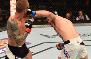 Fotos das lutas e bastidores do UFC em Chicago - Bryan Caraway (bermuda branca) vence Eddie Wineland por deciso unnime 