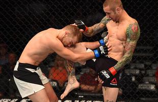 Fotos das lutas e bastidores do UFC em Chicago - Bryan Caraway (bermuda branca) vence Eddie Wineland por deciso unnime 