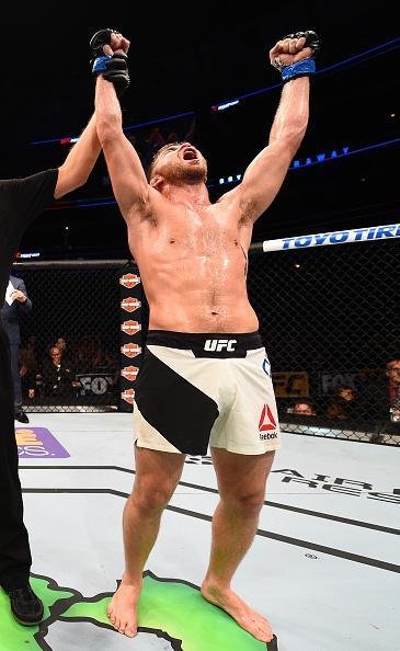 Fotos das lutas e bastidores do UFC em Chicago - Bryan Caraway (bermuda branca) vence Eddie Wineland por deciso unnime 