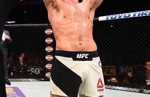 Fotos das lutas e bastidores do UFC em Chicago - Bryan Caraway (bermuda branca) vence Eddie Wineland por deciso unnime 