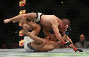 Fotos das lutas e bastidores do UFC em Chicago - Jim Miller (bermuda preta) derrotou Danny Castillo por deciso dividida