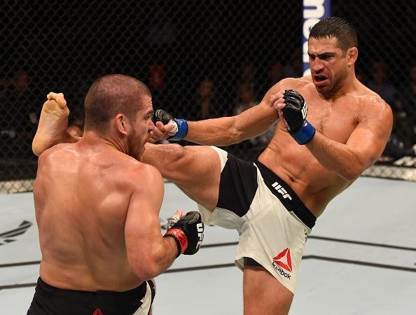 Fotos das lutas e bastidores do UFC em Chicago - Jim Miller (bermuda preta) derrotou Danny Castillo por deciso dividida