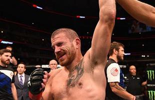 Fotos das lutas e bastidores do UFC em Chicago - Jim Miller (bermuda preta) derrotou Danny Castillo por deciso dividida