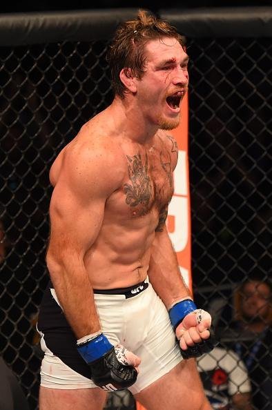 Fotos das lutas e bastidores do UFC em Chicago - Tom Lawlor (bermuda branca) derrotou Gian Villante por nocaute tcnico aos 27s do segundo round