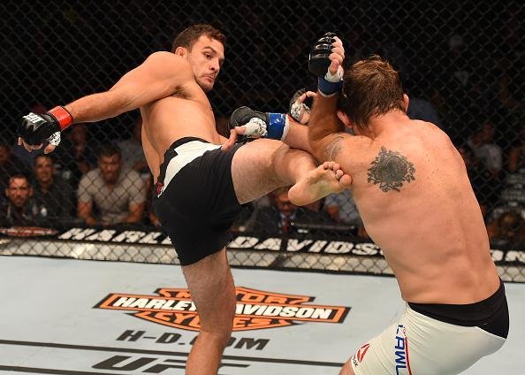 Fotos das lutas e bastidores do UFC em Chicago - Tom Lawlor (bermuda branca) derrotou Gian Villante por nocaute tcnico aos 27s do segundo round