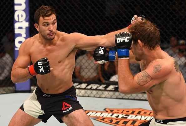 Fotos das lutas e bastidores do UFC em Chicago - Tom Lawlor (bermuda branca) derrotou Gian Villante por nocaute tcnico aos 27s do segundo round