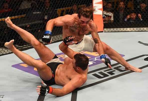 Fotos das lutas e bastidores do UFC em Chicago - Tom Lawlor (bermuda branca) derrotou Gian Villante por nocaute tcnico aos 27s do segundo round