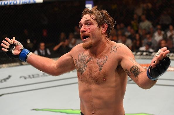 Fotos das lutas e bastidores do UFC em Chicago - Tom Lawlor (bermuda branca) derrotou Gian Villante por nocaute tcnico aos 27s do segundo round