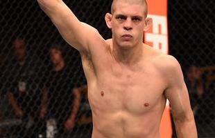 Fotos das lutas e bastidores do UFC em Chicago - Joe Lauzon (bermuda preta) derrotou Takanori Gomi por nocaute tcnico aos 2m37s do primeiro round