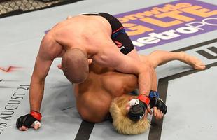 Fotos das lutas e bastidores do UFC em Chicago - Joe Lauzon (bermuda preta) derrotou Takanori Gomi por nocaute tcnico aos 2m37s do primeiro round