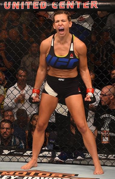 Fotos das lutas e bastidores do UFC em Chicago - Miesha Tate derrotou (roupa preta) Jessica Eye por deciso unnime