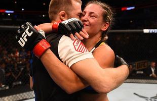 Fotos das lutas e bastidores do UFC em Chicago - Miesha Tate derrotou (roupa preta) Jessica Eye por deciso unnime