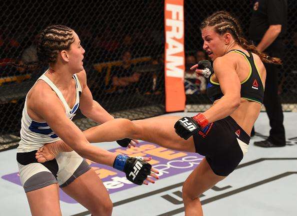 Veja imagens da grande vitria de Miesha Tate (roupa preta) sobre Jessica Eye