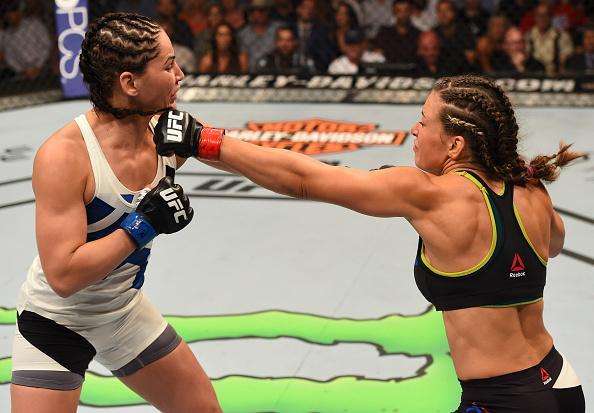 Veja imagens da grande vitria de Miesha Tate (roupa preta) sobre Jessica Eye