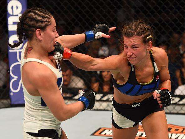 Veja imagens da grande vitria de Miesha Tate (roupa preta) sobre Jessica Eye