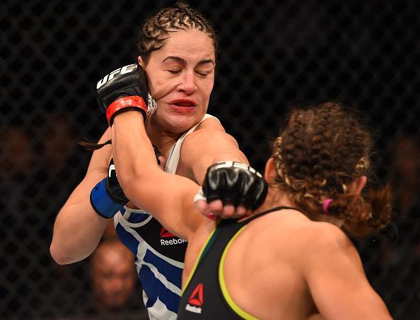 Veja imagens da grande vitria de Miesha Tate (roupa preta) sobre Jessica Eye