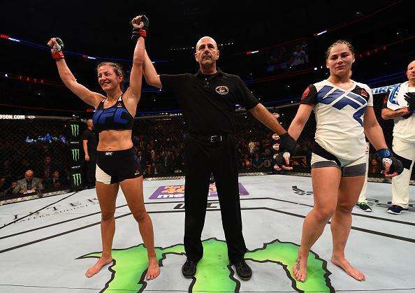 Veja imagens da grande vitria de Miesha Tate (roupa preta) sobre Jessica Eye