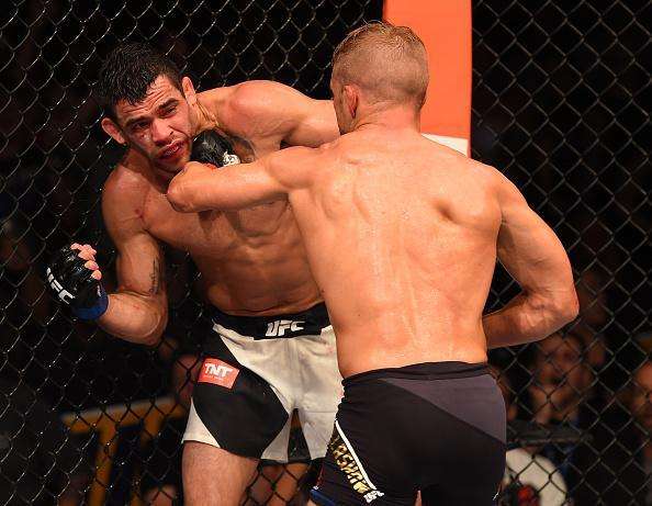 Confira fotos do massacre de TJ Dillashaw sobre Renan Baro no UFC em Chicago