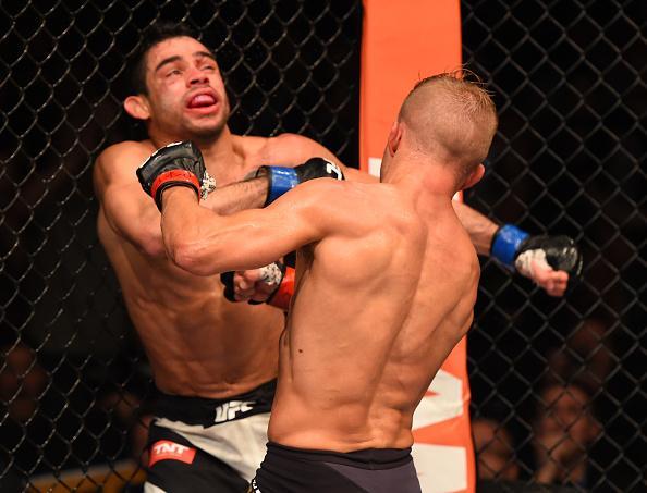 Confira fotos do massacre de TJ Dillashaw sobre Renan Baro no UFC em Chicago