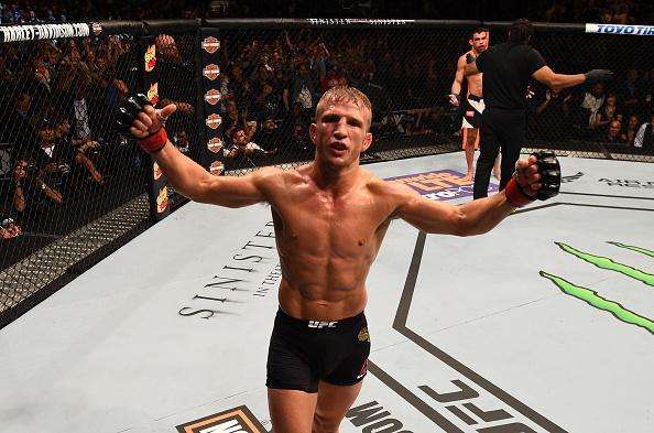 Confira fotos do massacre de TJ Dillashaw sobre Renan Baro no UFC em Chicago